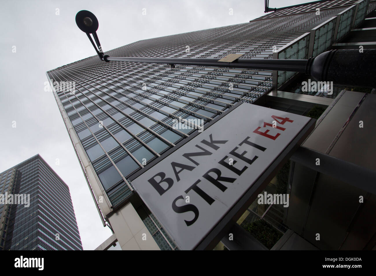 Uffici di J.P. Morgan & Co in Bank Street, Canary Wharf, Londra, Regno Unito, sede britannica della società di servizi finanziari globale Foto Stock