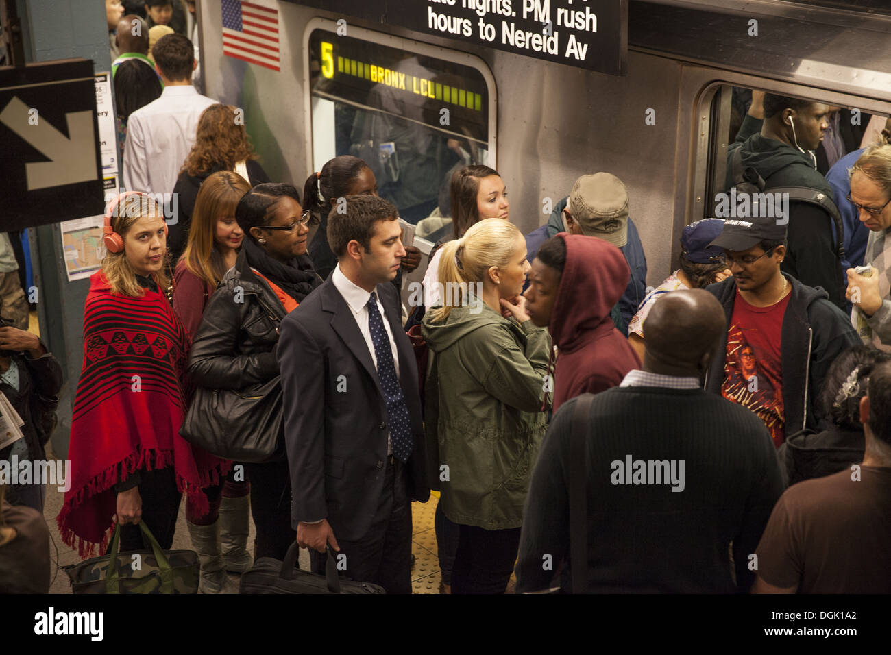 Mattina ora di punta sul 4,5 & 6 metropolitana linea sul lato est di Manhattan. !4a San Union Square Station. Foto Stock