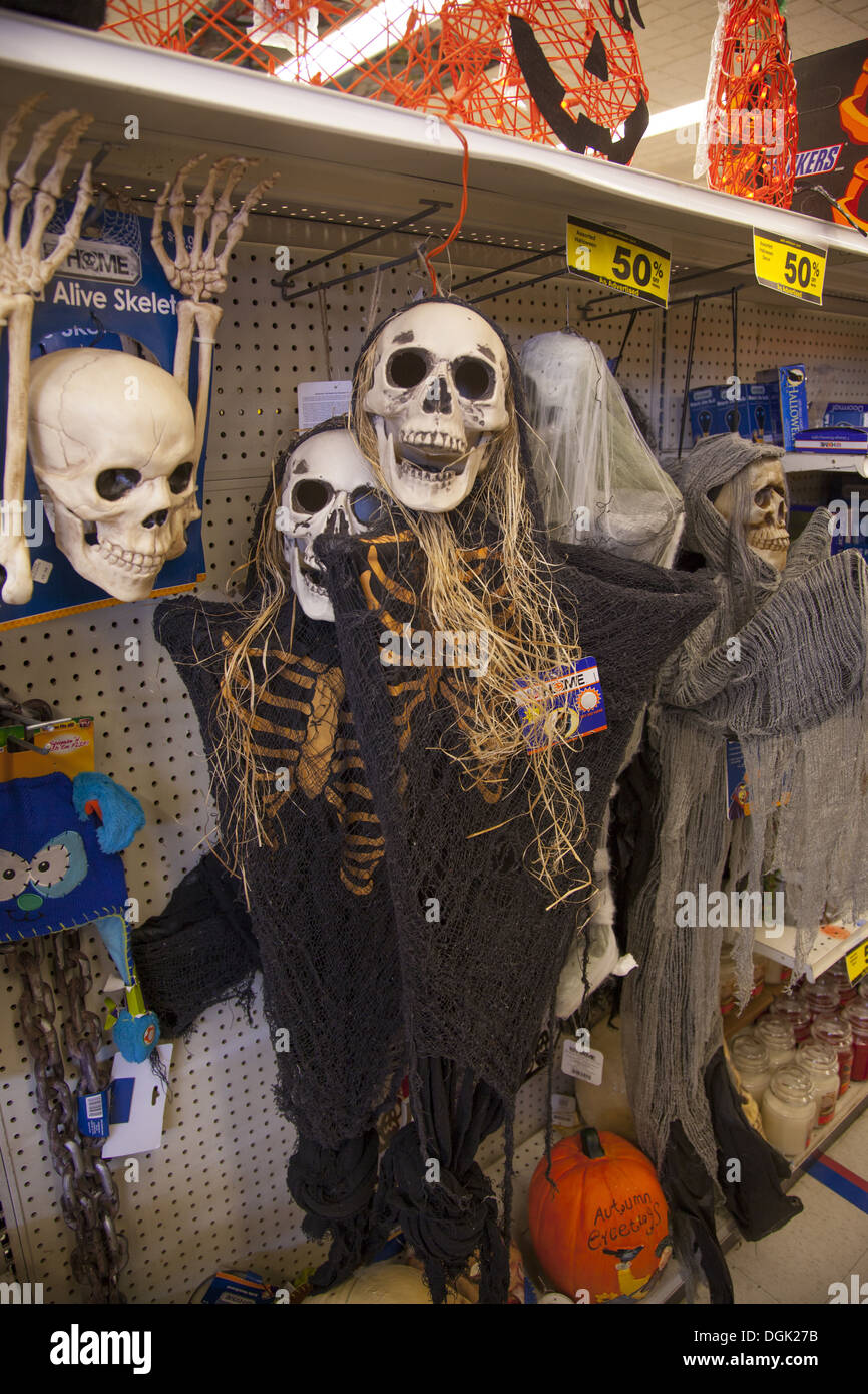 Decorazioni di Halloween in una varietà store, Brooklyn, New York. Foto Stock