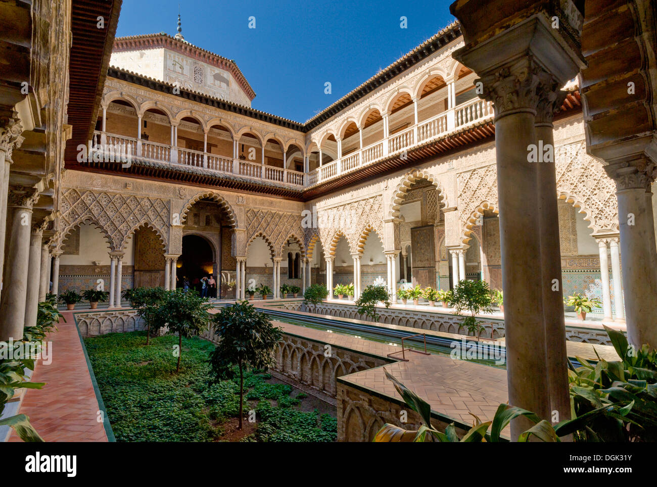 Spagna Andalusia Siviglia; cortile nel palazzo di Alcazar; Patio de las Doncellas; Foto Stock