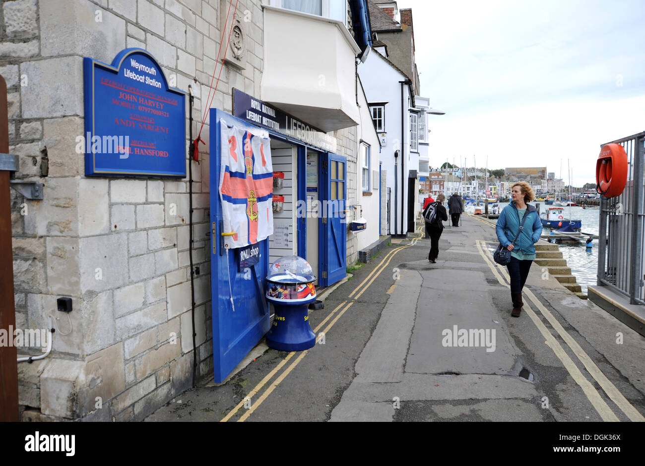 Scialuppa di salvataggio RNLI station e negozio di Weymouth Dorset Wessex REGNO UNITO Foto Stock