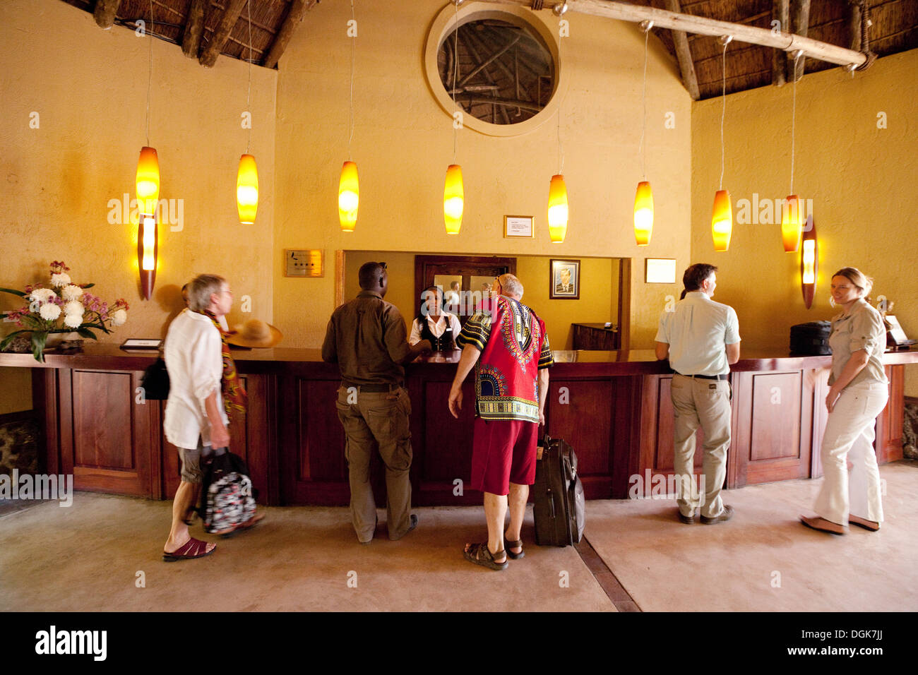 Il banco della reception, Chobe Safari Lodge Hotel, Chobe National Park Botswana, Africa Foto Stock