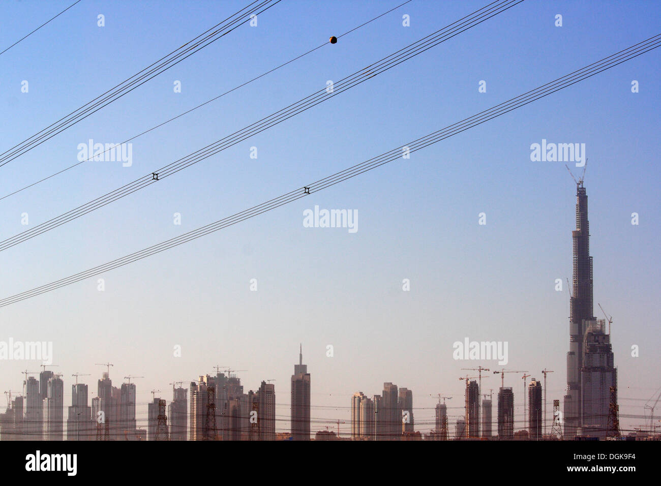 Una vista del paesaggio urbano di Dubai nel tardo pomeriggio. Foto Stock
