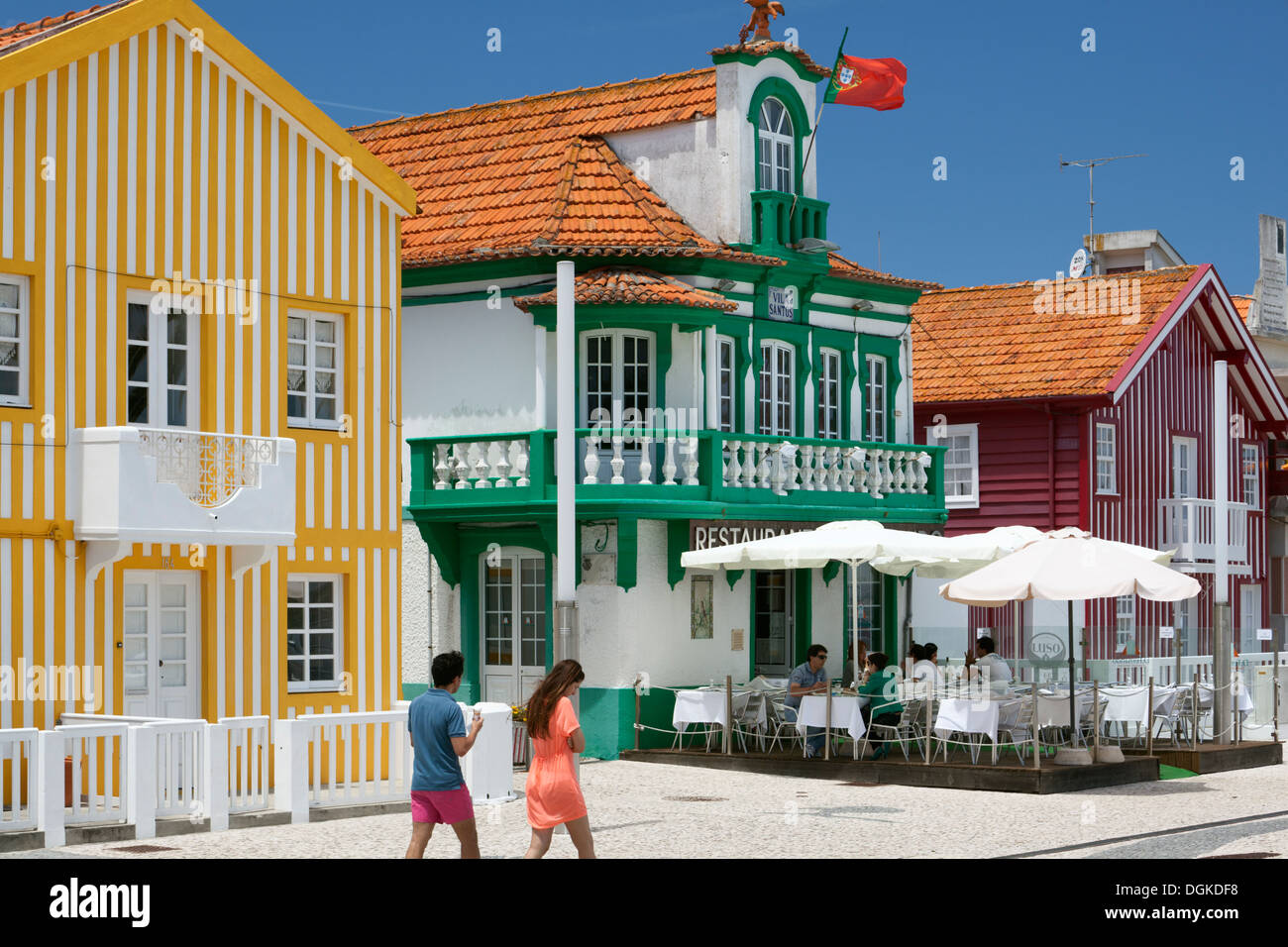 Cene alfresco presso un ristorante tradizionale in Costa Nova do Prado. Foto Stock