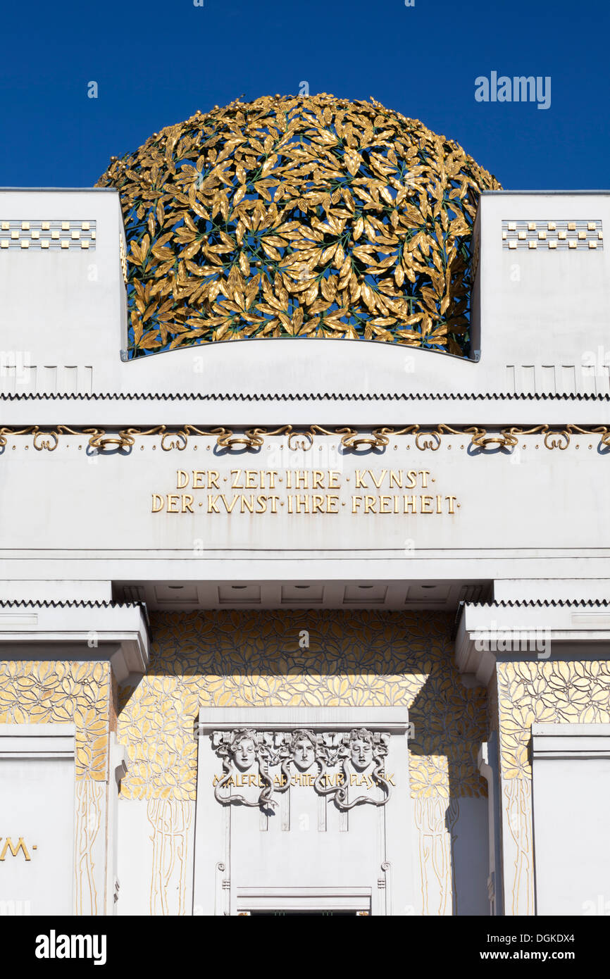 Ingresso facciata del palazzo della Secessione a Vienna. Foto Stock