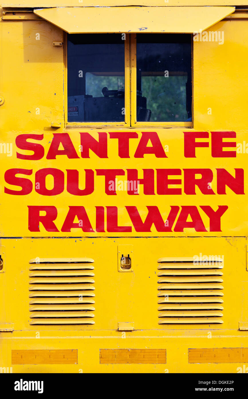 Dettaglio di una Santa Fe Southern locomotore ferroviario motore nel Railyard quartiere di Santa Fe in New Mexico. Foto Stock