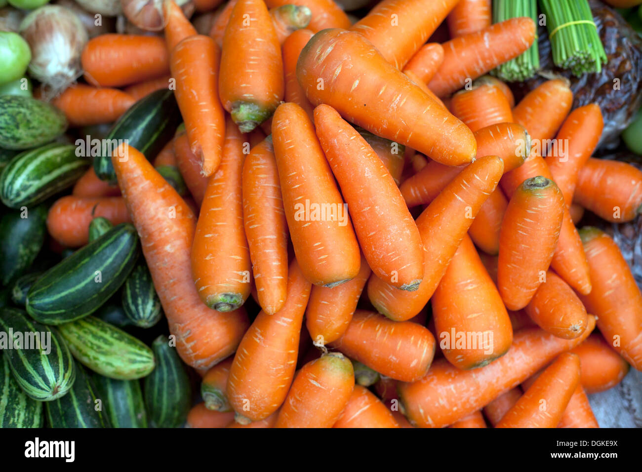 Le carote in vendita in un mercato in Phnom Penh Cambogia. Foto © Dennis Drenner 2013. Foto Stock
