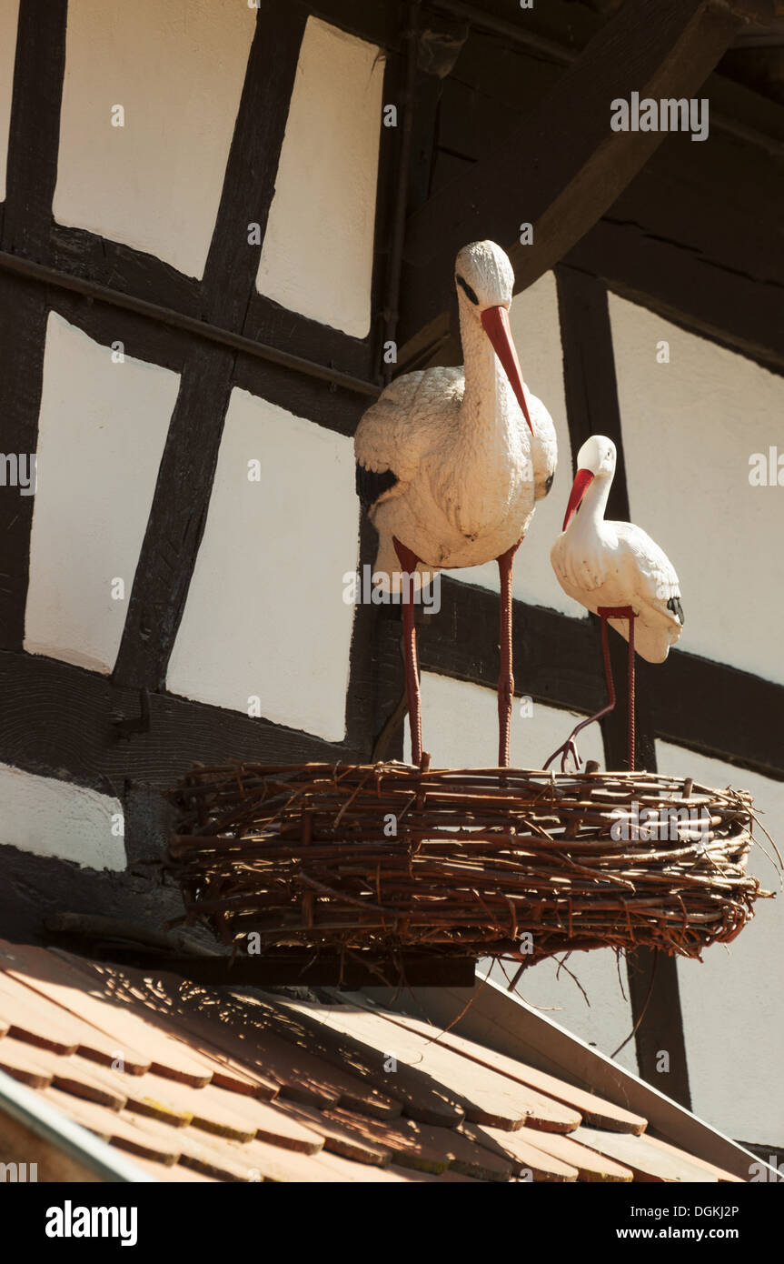 Elk213-1536v Francia, Alsazia, Hunspach, appeso segno aziendale Foto Stock