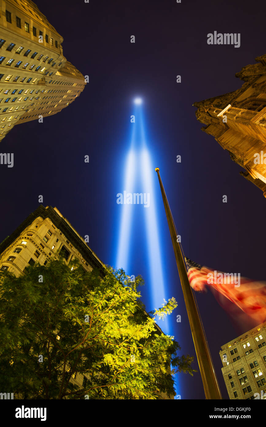 Stati Uniti d'America, nello Stato di New York, New York City, Manhattan, World Trade Center luci omaggio Foto Stock
