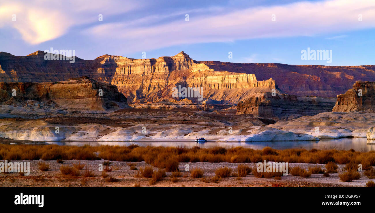 Una serata della vista del lago Powell in Arizona. Foto Stock