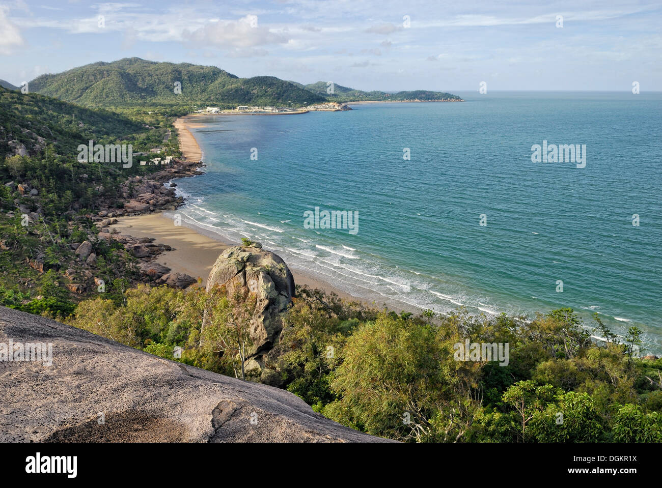 Caletta rocciosa, Nelly Bay e Geoffrey Bay, Magnetic Island, Queensland, Australia Foto Stock