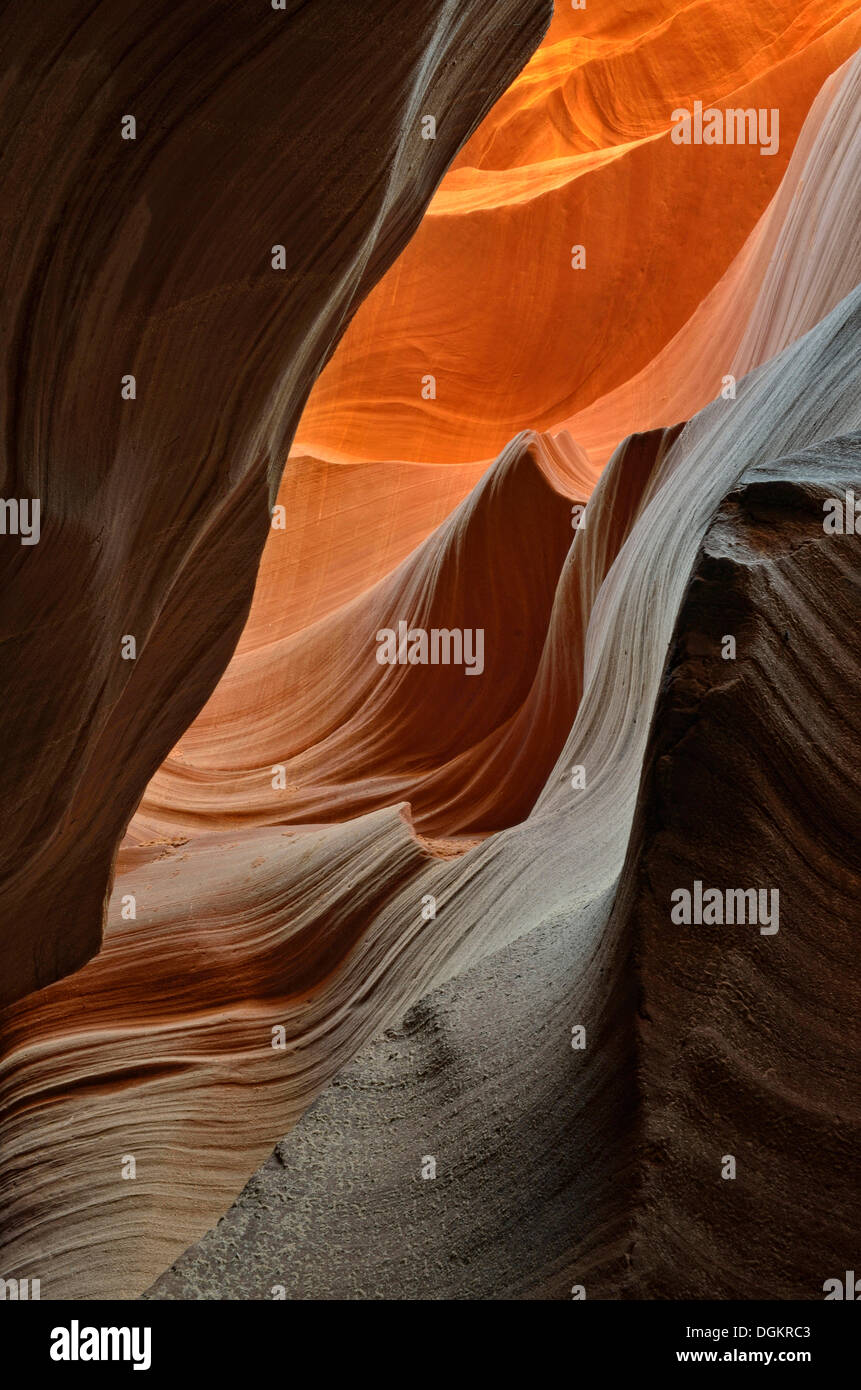Formazione di roccia nella Bassa Antelope Canyon, pietra arenaria rossa con brillanti tonalità di rosso, abbassare Antelope Canyon, Page Arizona Foto Stock