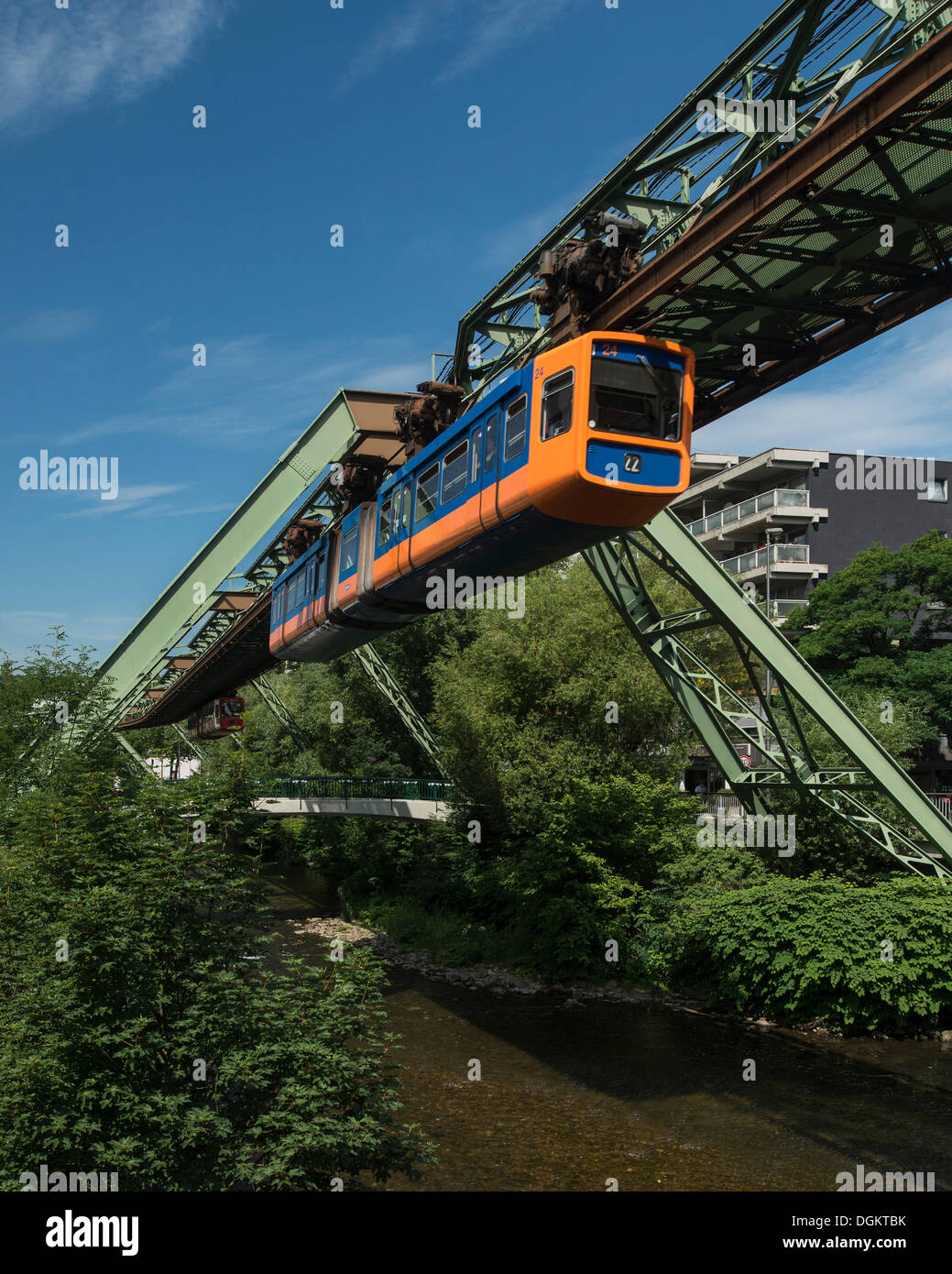 Wuppertal Schwebebahn o Wuppertal Floating Tram, Ferroviaria di sospensione, un punto di riferimento di Wuppertal, Renania settentrionale-Vestfalia Foto Stock