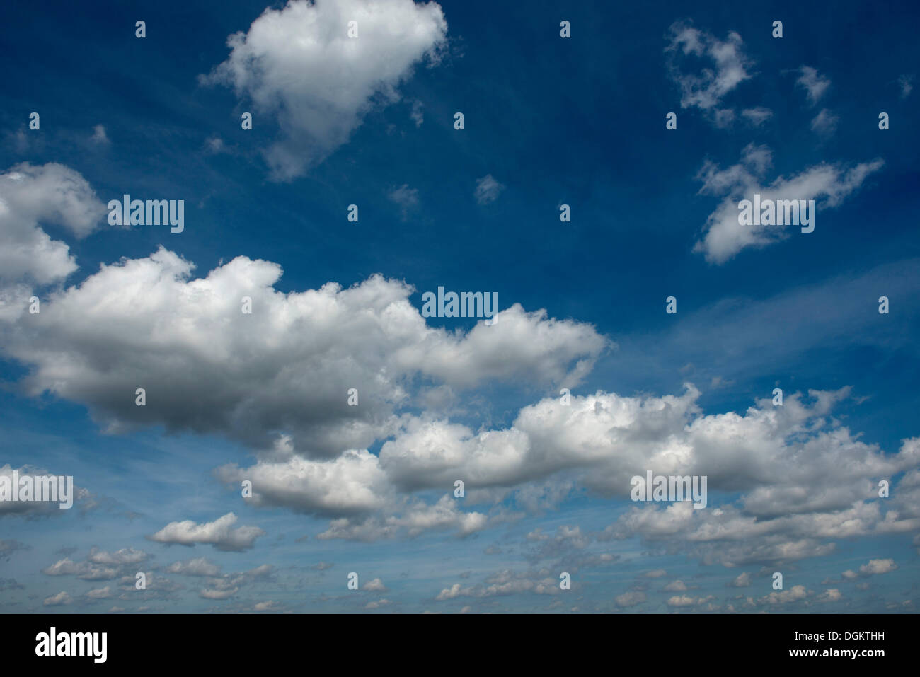 Cumulus nuvole nel cielo Foto Stock
