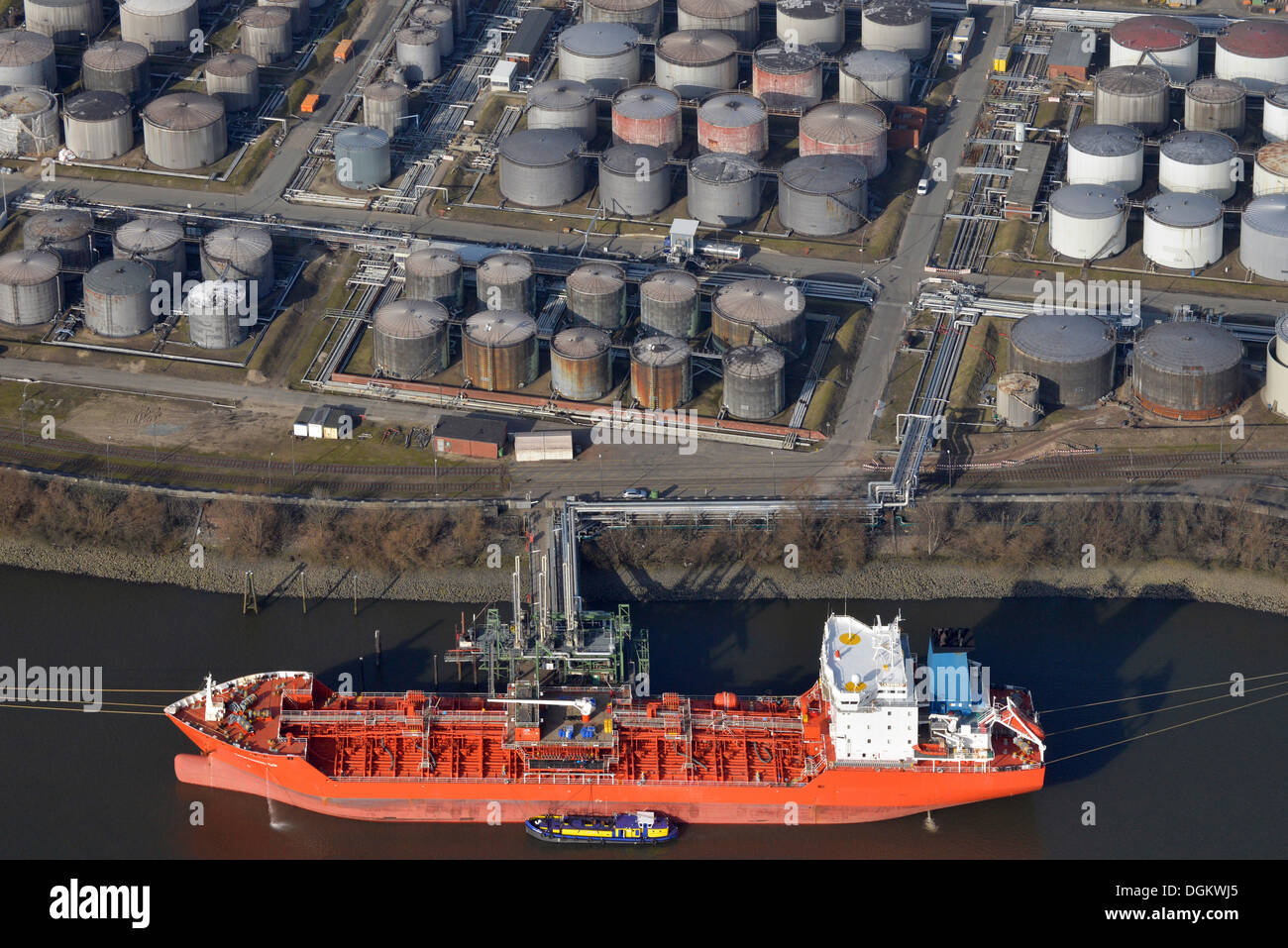 Vista aerea, Gionanni DP nave cisterna a Vopak terminale Dupeg Amburgo, sul Rethe canal, Amburgo, Hamburg, Amburgo, Germania Foto Stock