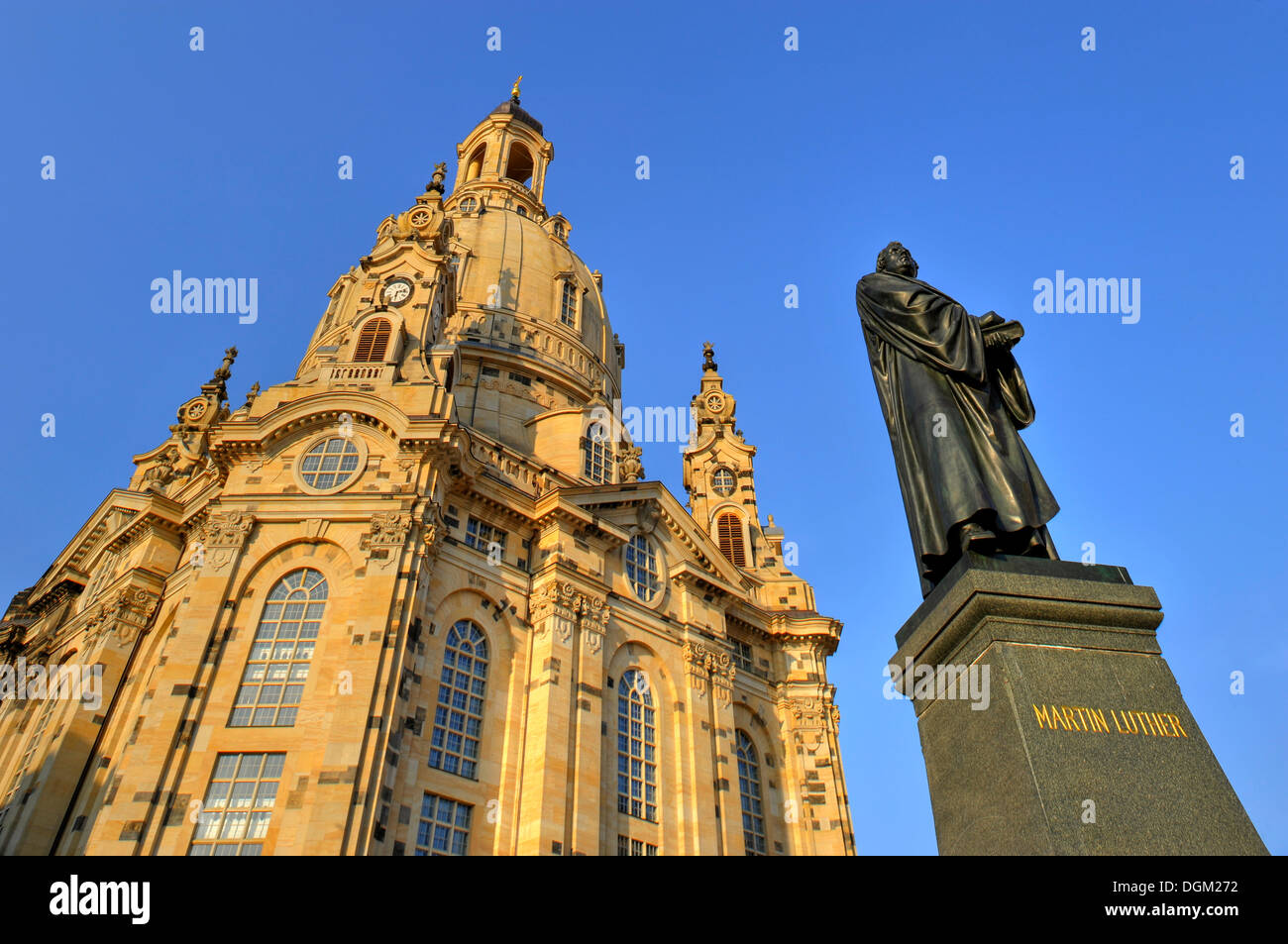 Martin Lutero monumento davanti la chiesa Frauenkirche di Nostra Signora, Dresda, Sassonia Foto Stock