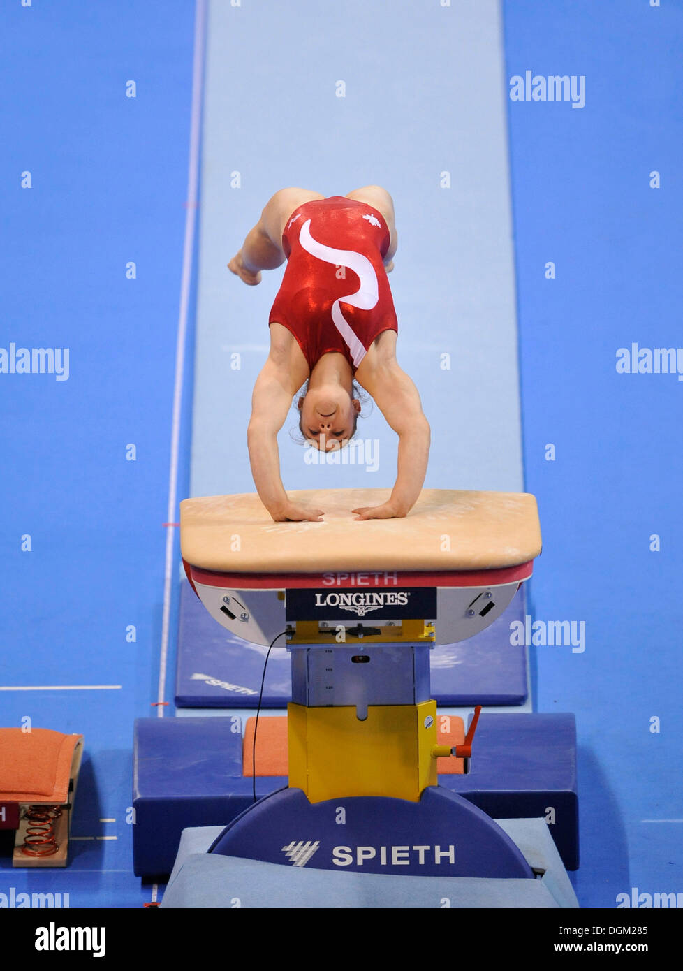 Kristin Klarenbach, Canada, vaulting, EnBW Gymnastics World Cup 2009, Porsche-Arena, Stoccarda, Baden-Wuerttemberg Foto Stock