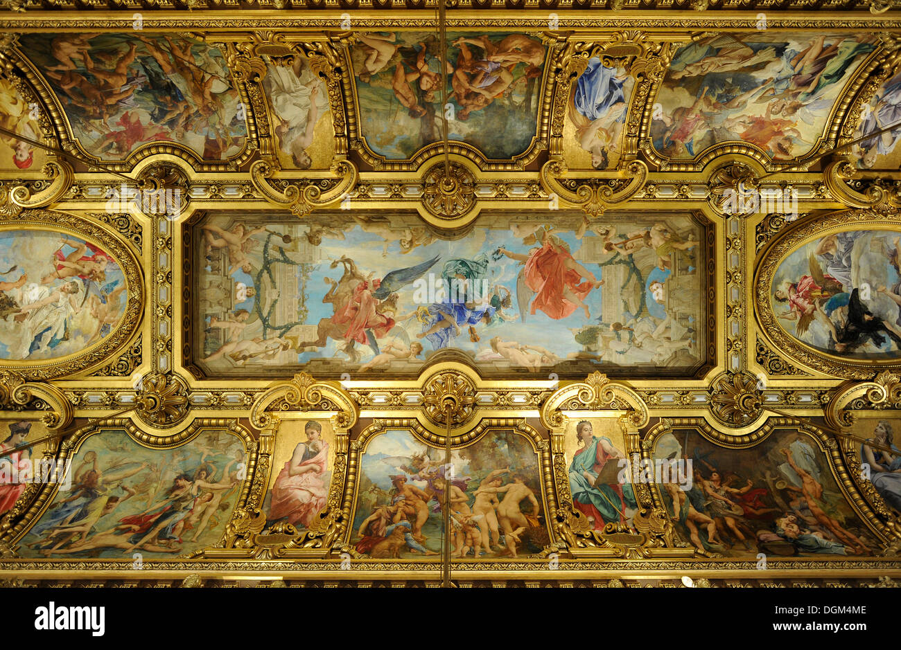 Interno, grande atrio con soffitto dipinto da Paul Baudry con motivi dalla storia musicale, Opéra Garnier Opera, Parigi Foto Stock