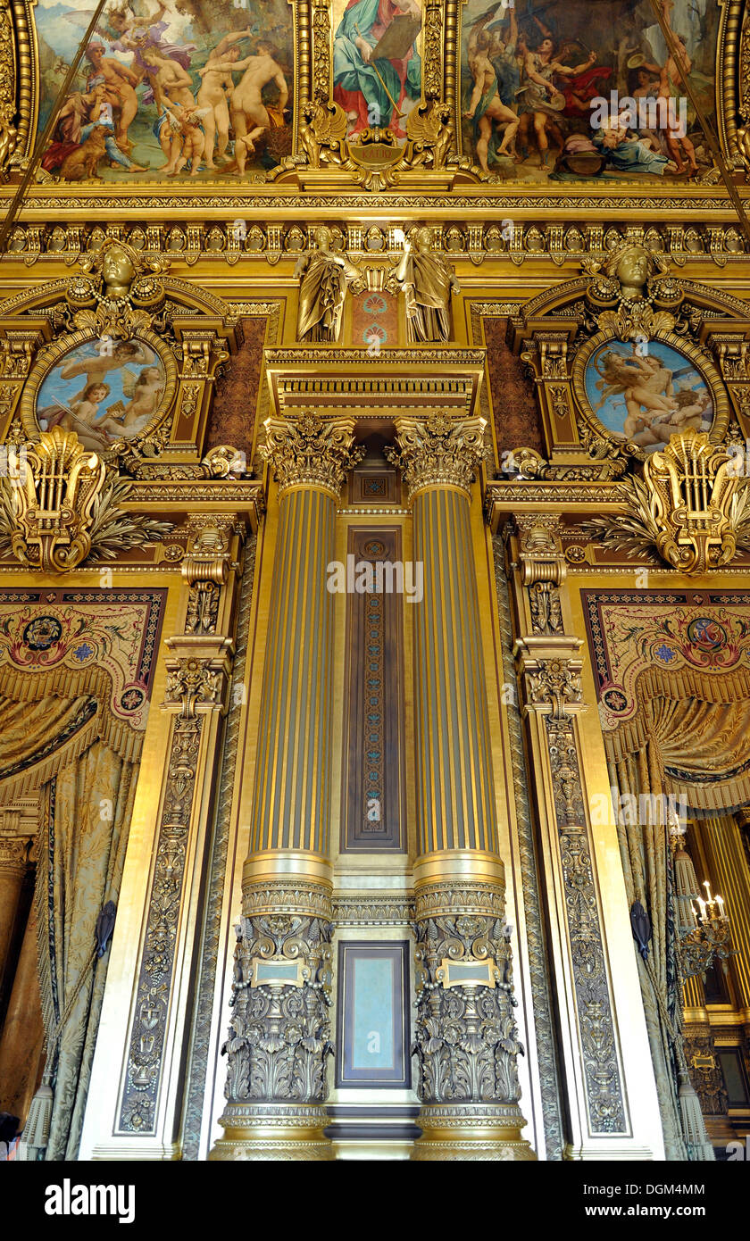 Interno, grande atrio con soffitto dipinto da Paul Baudry con motivi dalla storia musicale, Opéra Garnier Opera, Parigi Foto Stock