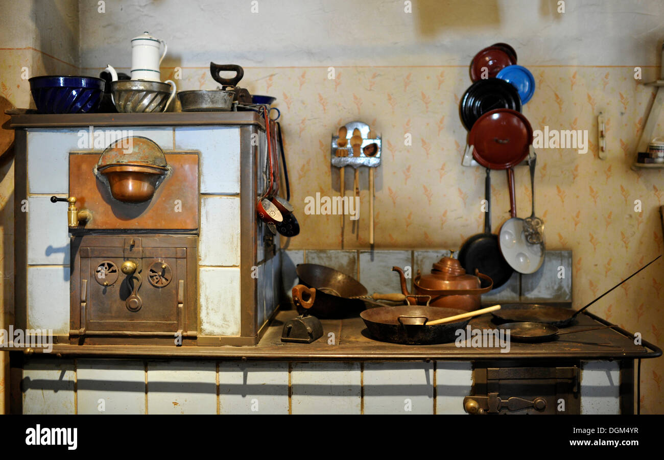 Utensile da cucina antico immagini e fotografie stock ad alta risoluzione -  Alamy
