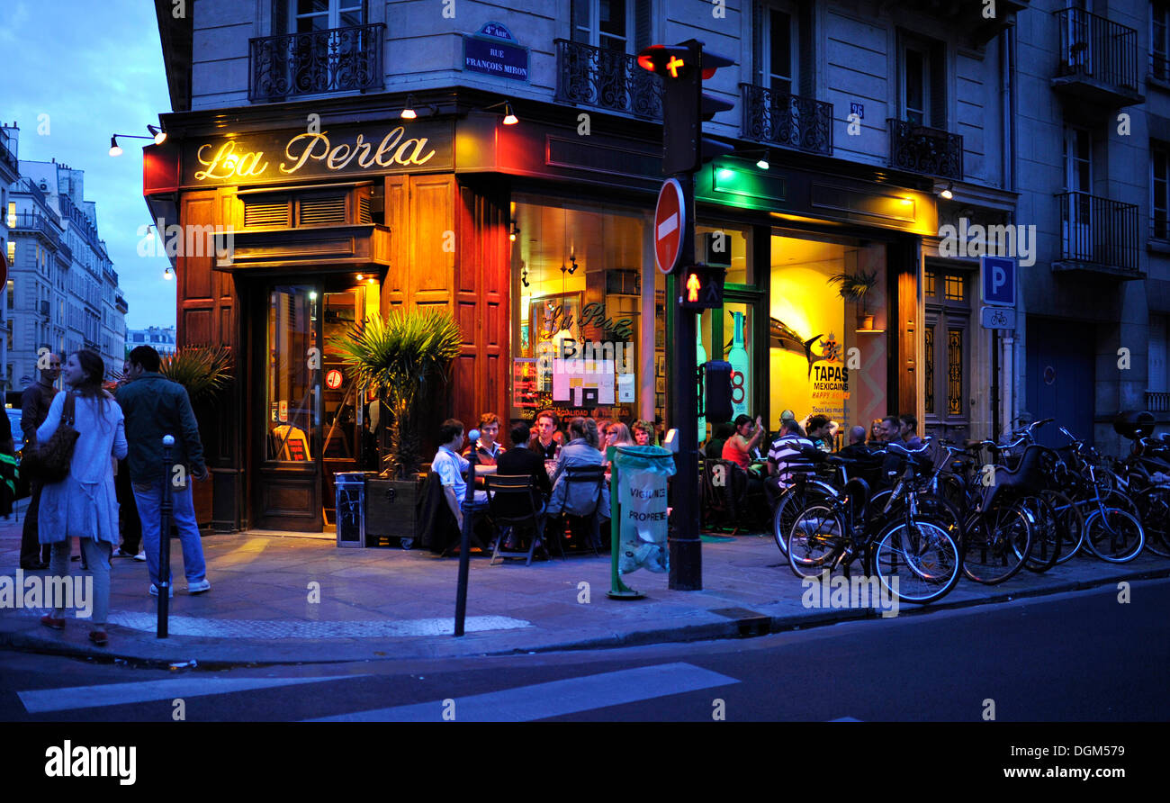 Ristorante La Perla, quartiere ebraico di Le Marais, Borgo San Paolo, Parigi, Francia, Europa PublicGround Foto Stock