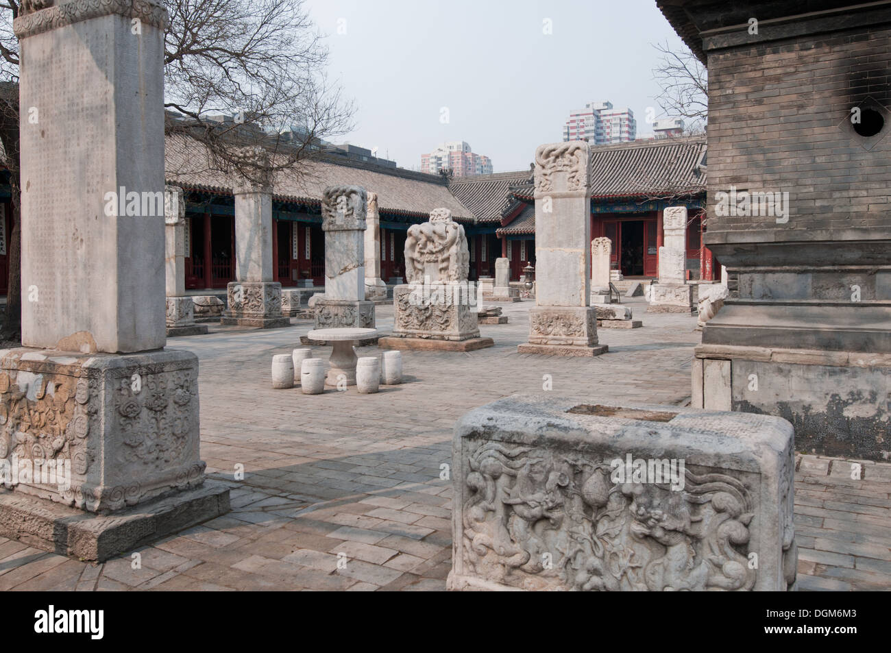 Tavolette di pietra che dava sul cortile in taoista Dongyue Temple di Chaoyang District, Pechino, Cina Foto Stock