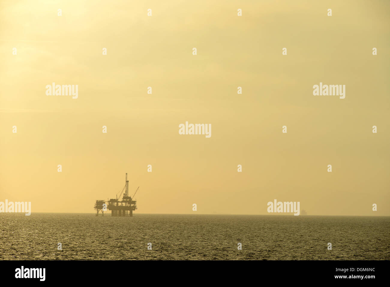 Offshore Oil Rig off Huntington Beach, California, Stati Uniti d'America, STATI UNITI D'AMERICA Foto Stock