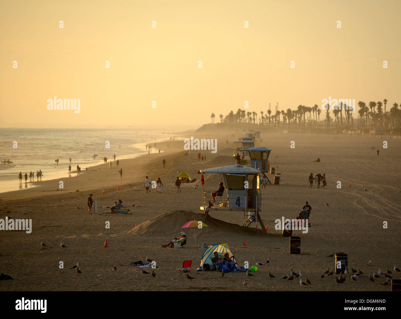 Stazione di Baywatch, Tramonto, Spiaggia di Huntington Beach, California, Stati Uniti d'America, STATI UNITI D'AMERICA Foto Stock