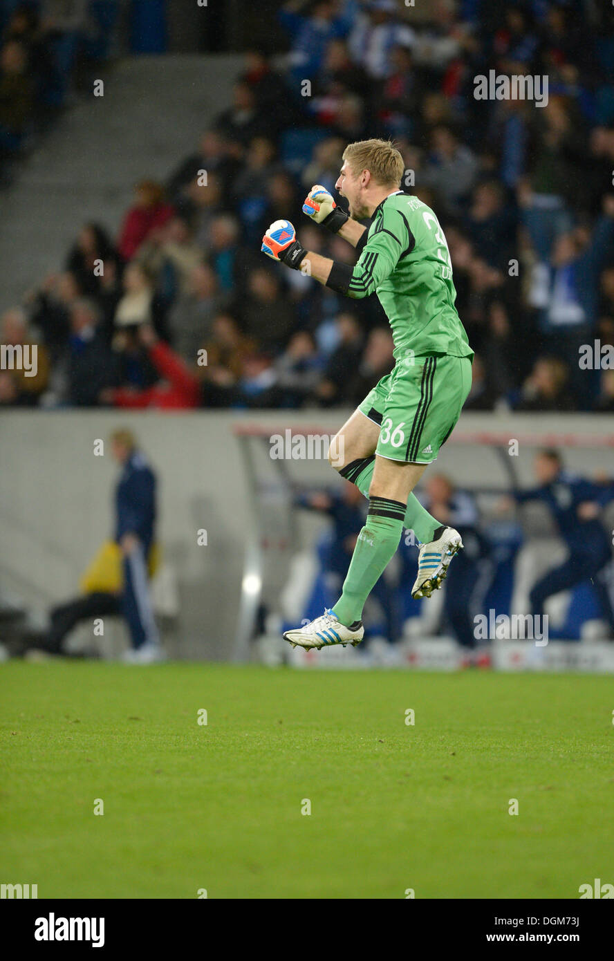 Celebrazione dopo un gol al portiere, Lars Unnerstall, Schalke 04, Wirsol Rhein-Neckar-Arena, Sinsheim-Hoffenheim Foto Stock