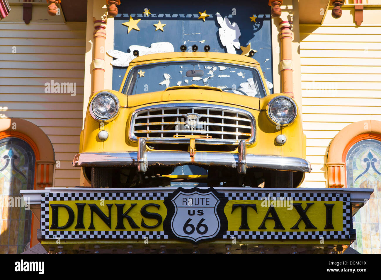 Dinks taxi, decorazione sulla facciata di un ristorante in Bar Harbor, Maine, New England, Stati Uniti d'America Foto Stock