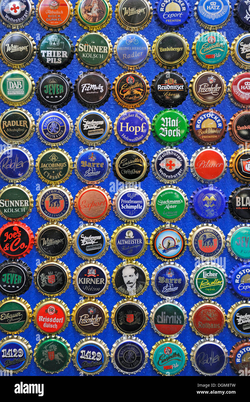 Diversi tipi di birra i tappi di bottiglia Foto stock - Alamy