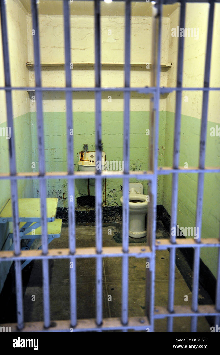 Consente di visualizzare in un blocco di cella in prigione, Isola di Alcatraz, CALIFORNIA, STATI UNITI D'AMERICA Foto Stock
