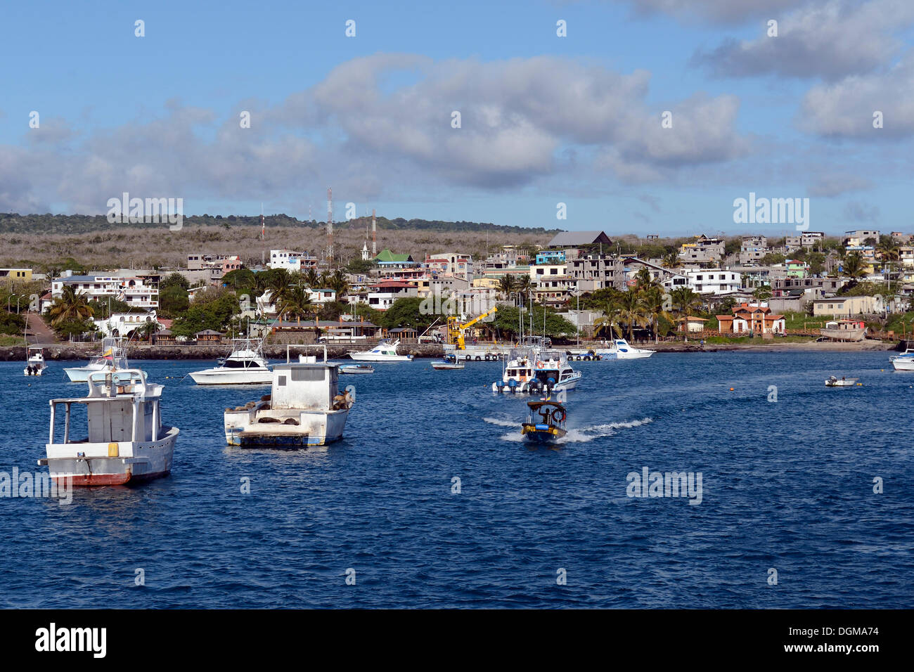 Vista dalla barca al porto di Puerto Baquerizo Moreno, San Cristobal Island, Galapagos, Ecuador, Sud America Foto Stock