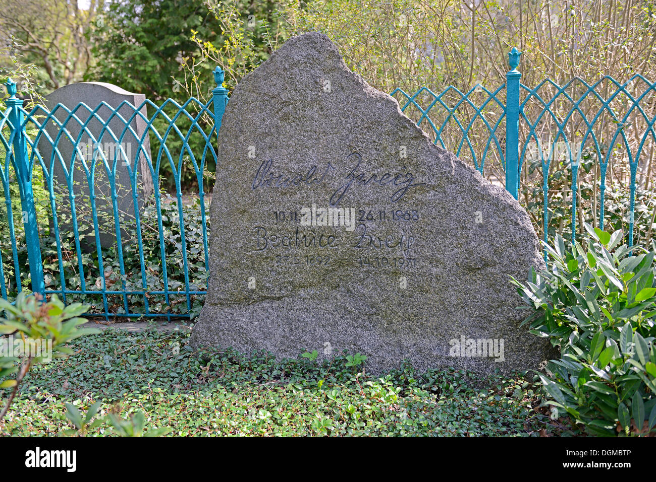 Tomba di onorario dello scrittore di Arnold Zweig, Dorotheenstadt cimitero, Mitte, Berlin, Berlin, Germania Foto Stock