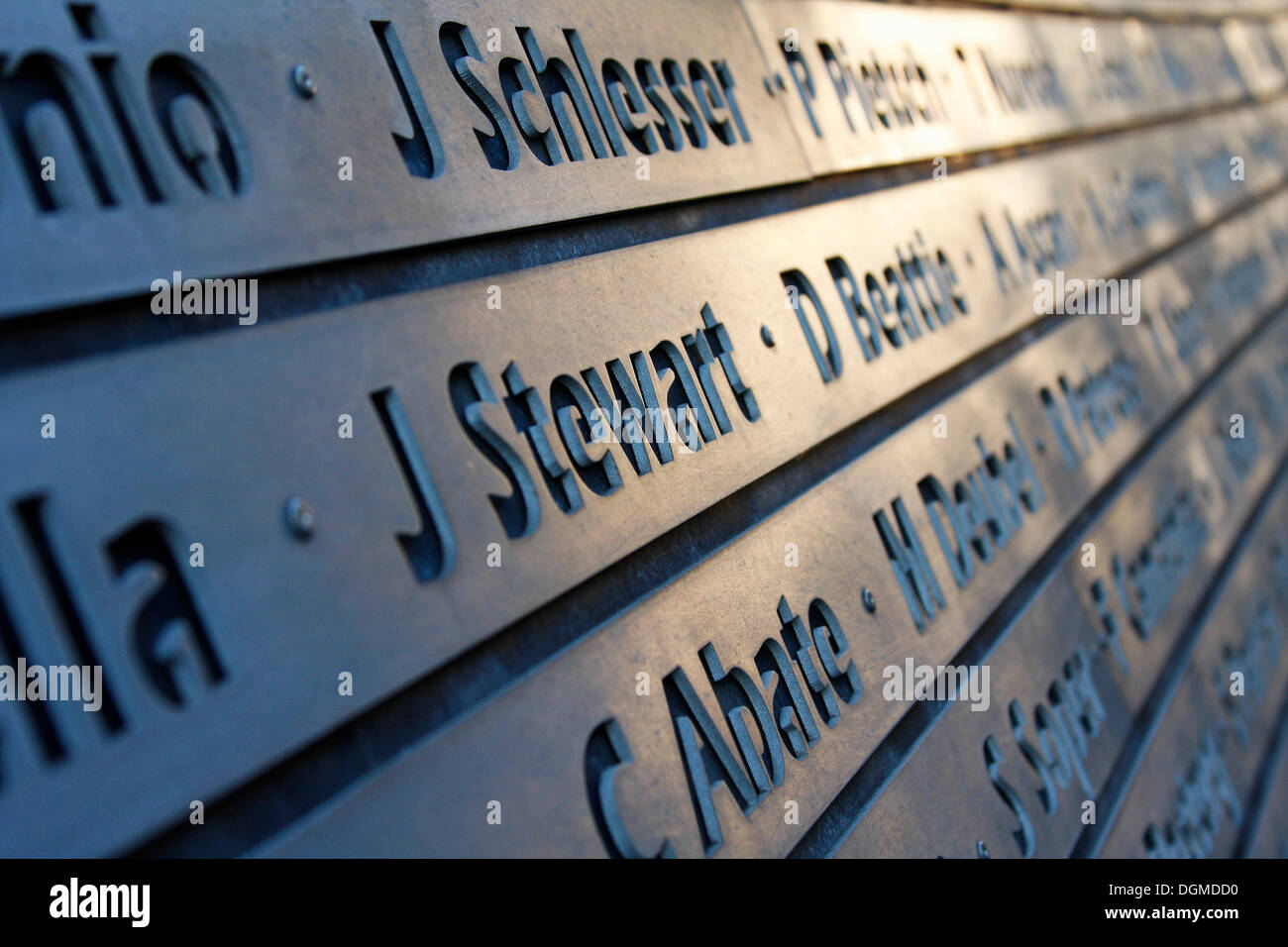 Placca con nomi di Formula 1 Grand Prix vincitori al Nurburgring race track, più campione del mondo Jackie Stewart in Foto Stock