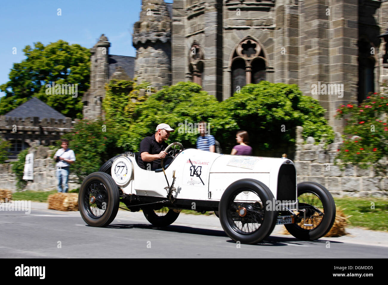 Opel Grand Prix racing car, costruito nel 1913, dal Museo Opel, pilotato da Joachim Winkelhock, all'Herkules Bergpreis 2009 Foto Stock