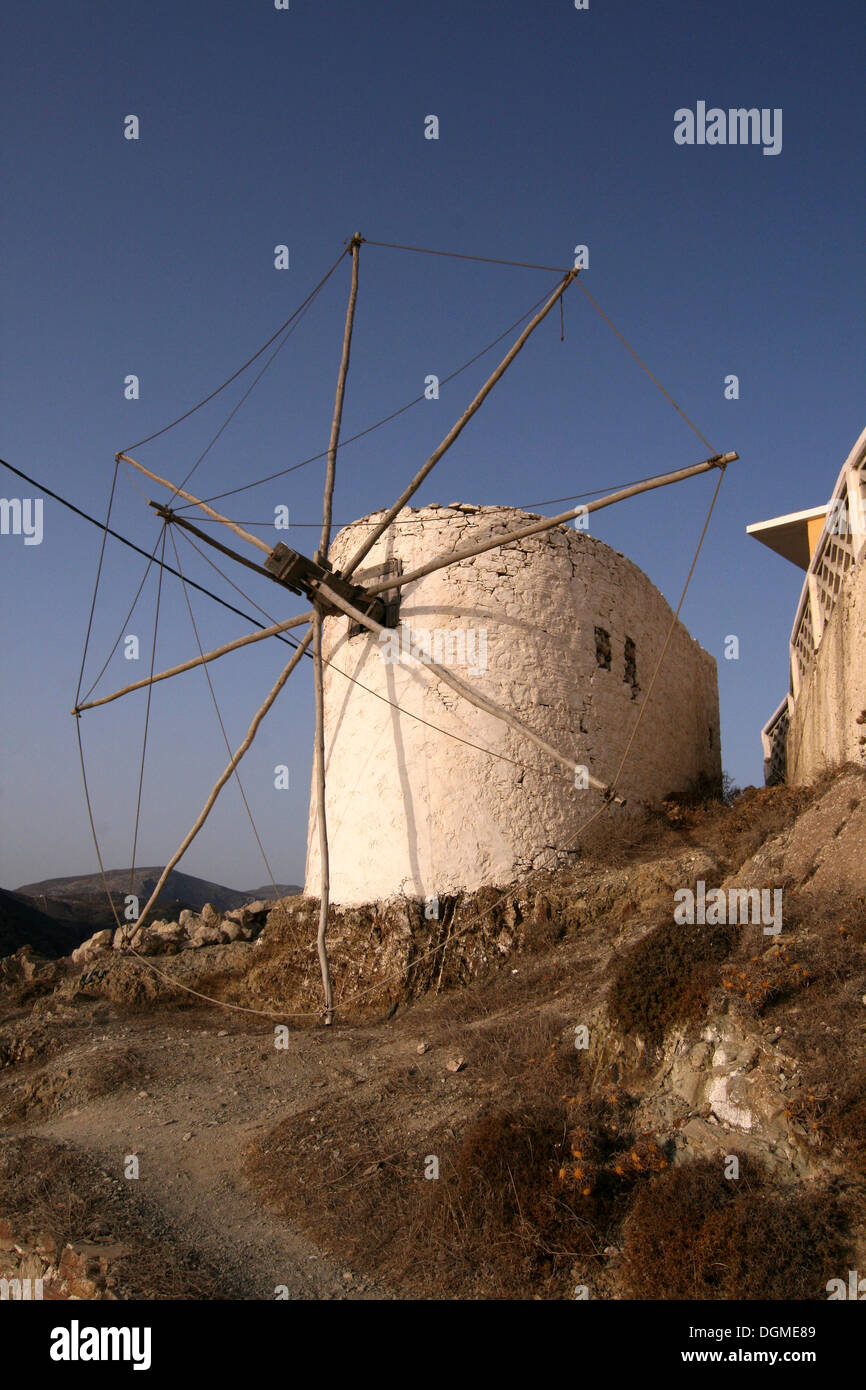 Mulino a vento in Olympos, isola di Karpathos, Isole del Mar Egeo e del Mar Egeo, Dodecaneso, Grecia, Europa Foto Stock