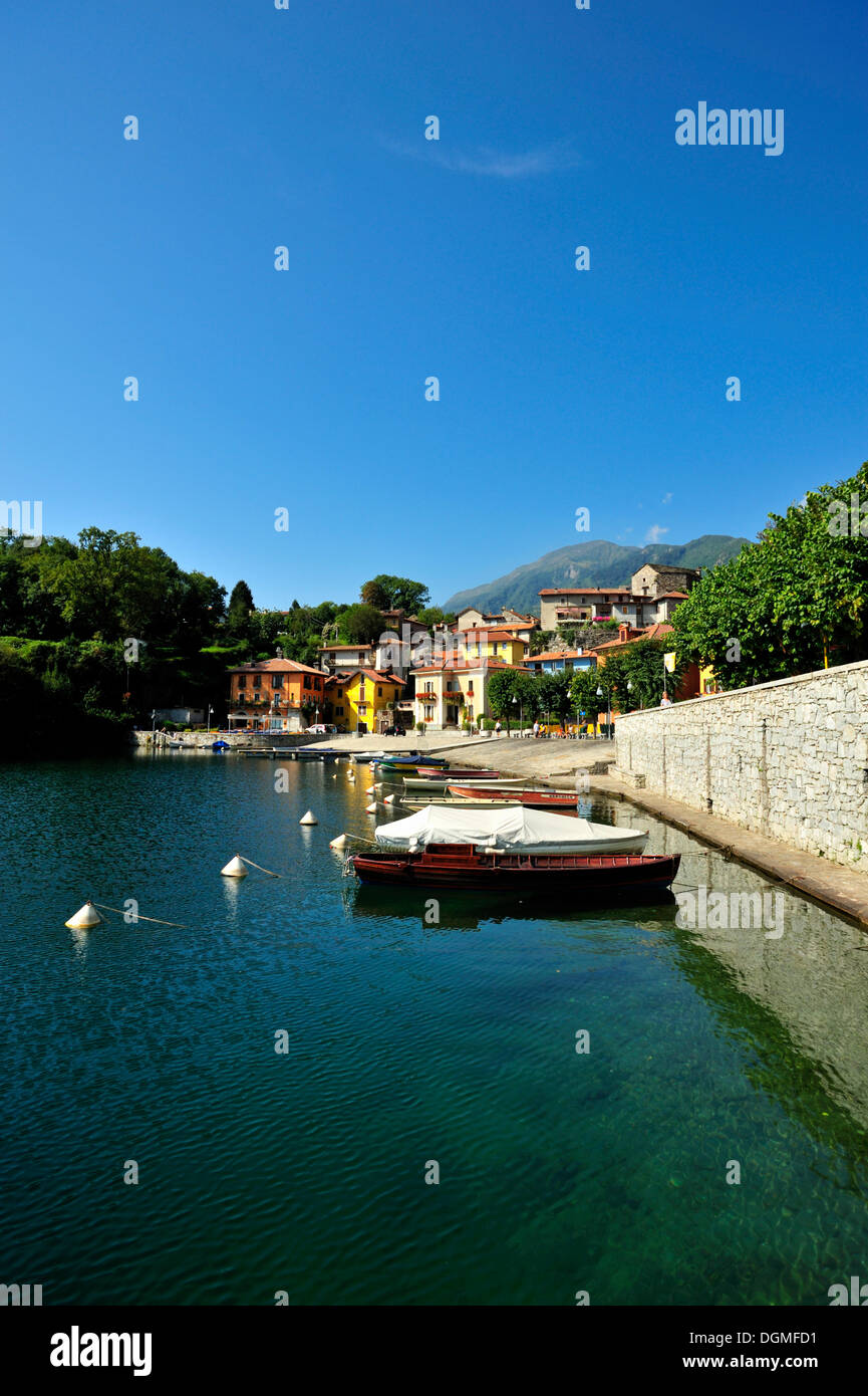 Townscape, Mergozzo, Lago di Mergozzo, Piemonte, Italia, Europa Foto Stock