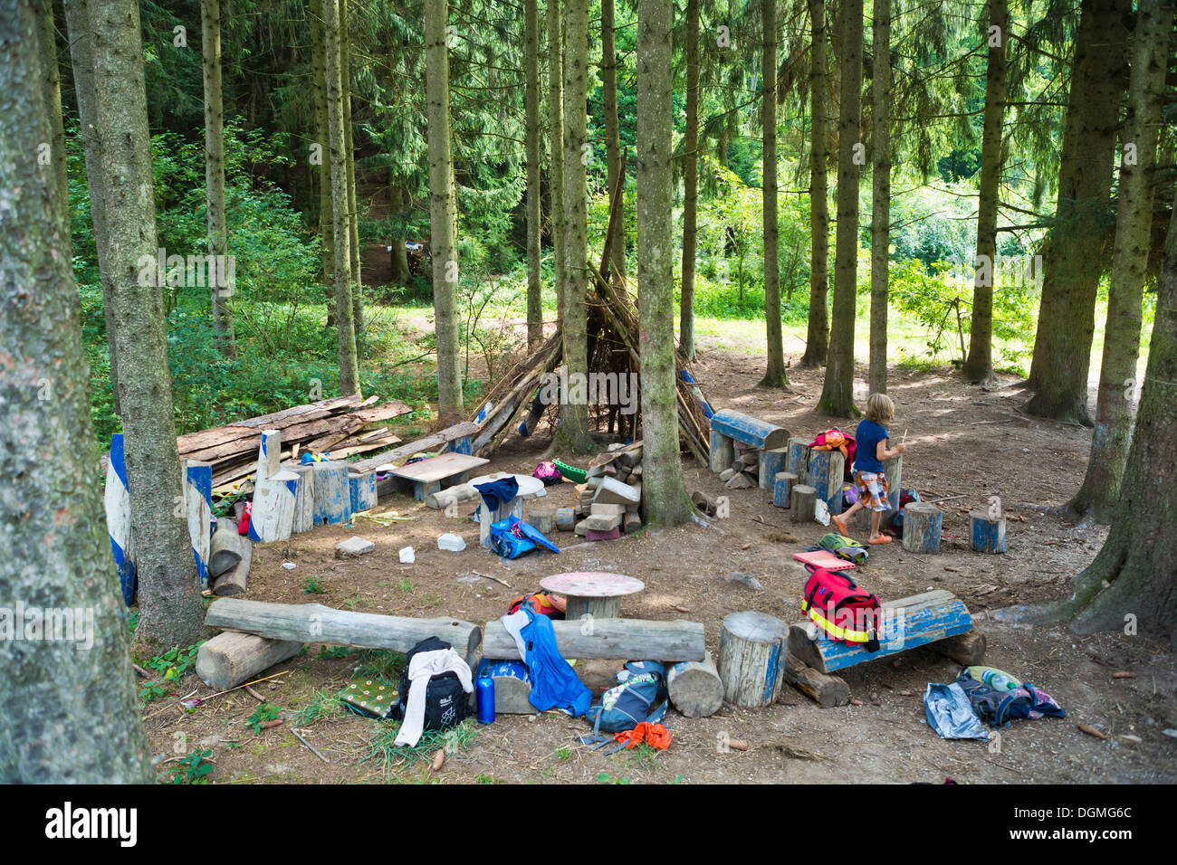 Prima colazione nell area della foresta kindergarten, Ilmmuenster, Bavaria Foto Stock