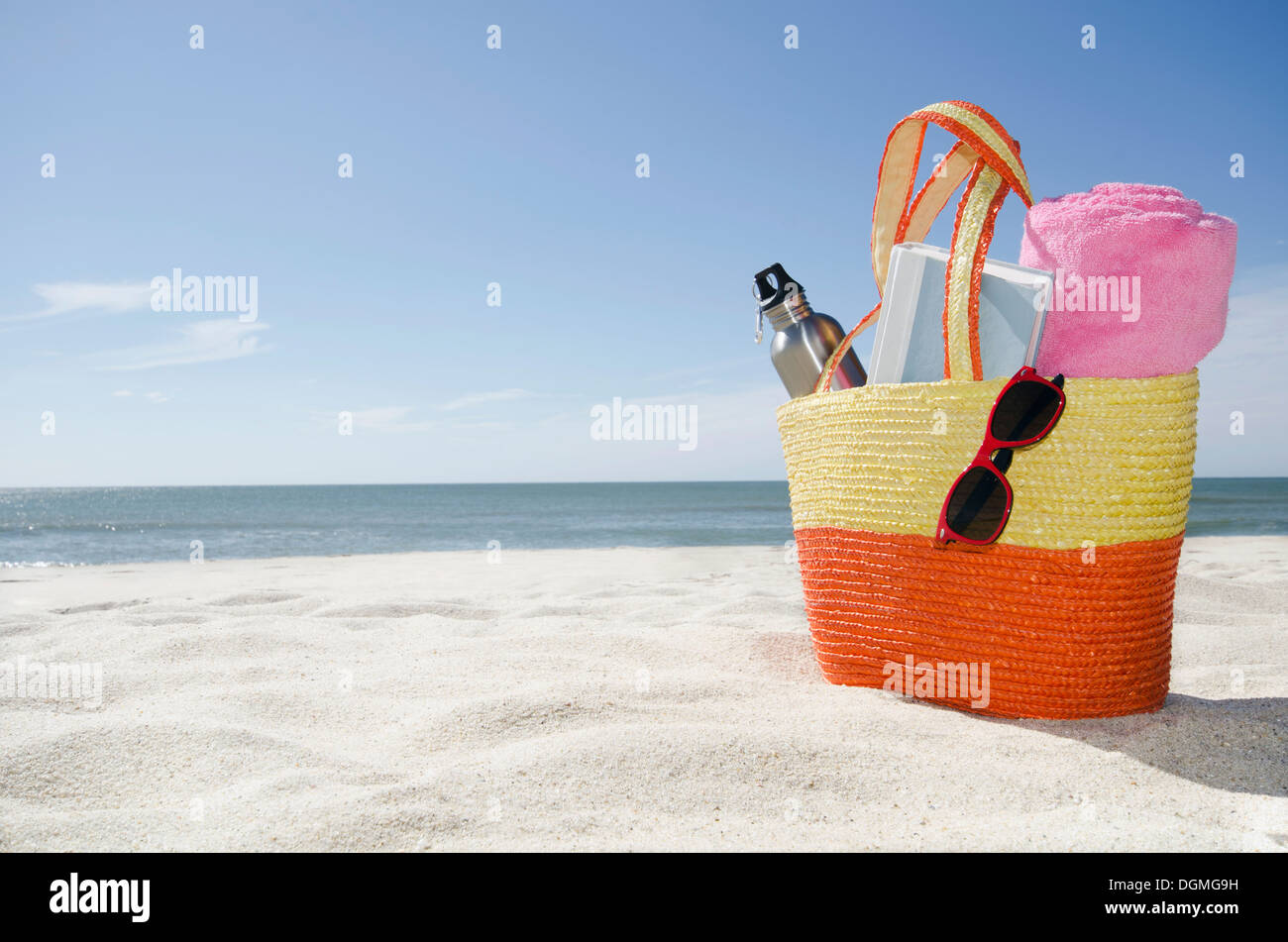 Stati Uniti d'America, Massachusetts, Nantucket, borsa da spiaggia con accessori Foto Stock