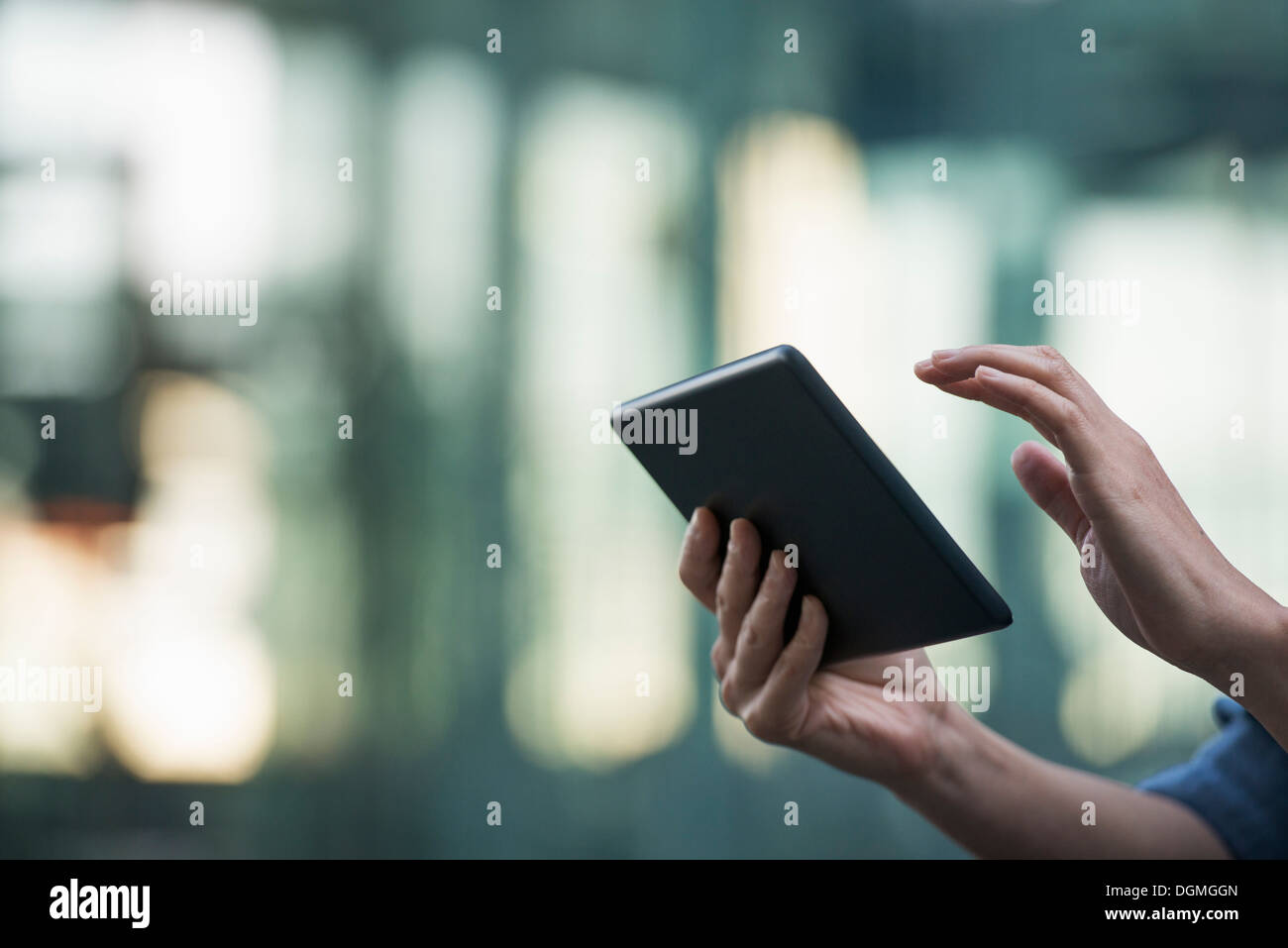 Estate in città. La gente di affari in abiti casual. Foto Stock