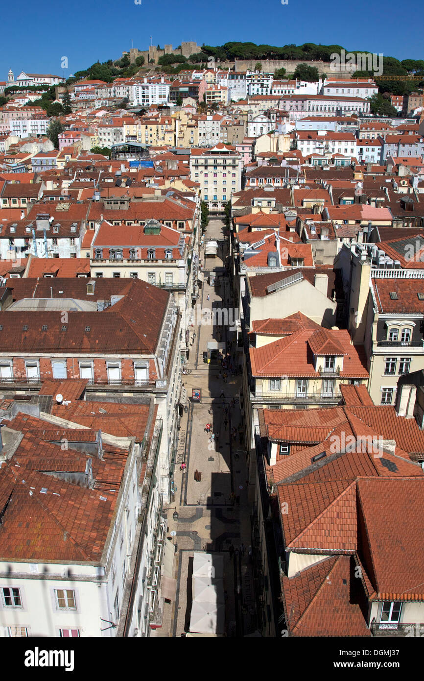 Vista dall'Elevador de Santa Justa, Elevador de Santa Justa, verso il Castelo do São Jorge, Lisbona, Portogallo, Europa Foto Stock