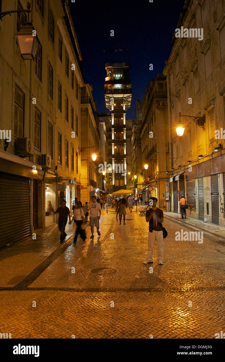 Elevador de Santa Justa, anche elevador do Carmo, ascensore, ascensore, collega i quartieri di Baixa e Chiado, Lisbona, Portogallo Foto Stock