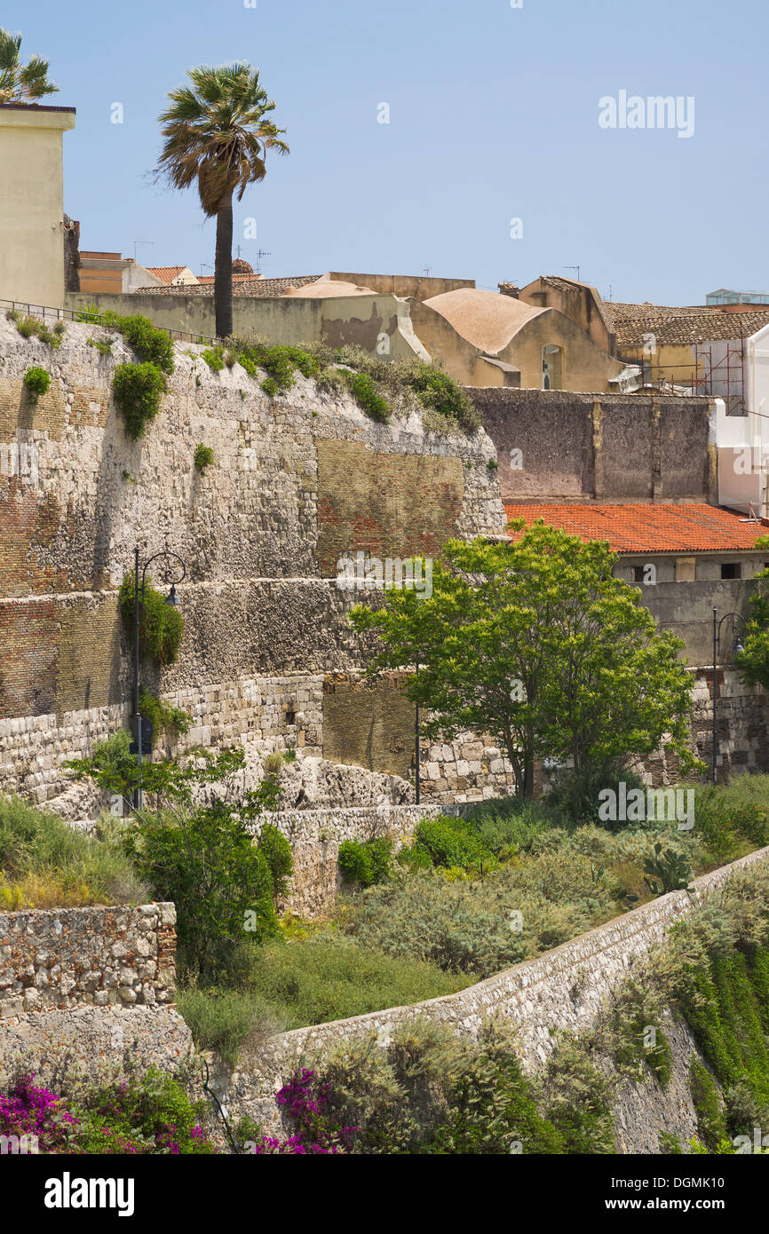 Mura del Castello trimestre del Casteddu, Cagliari, Sardegna, Italia, Europa Foto Stock