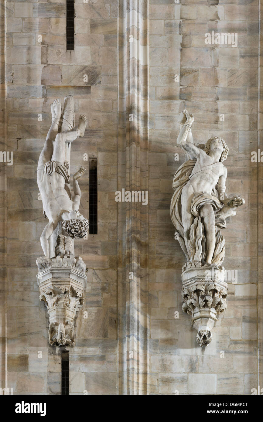 Sculture di marmo della facciata a sud di Milano Duomo di Santa Maria Nascente, Piazza del Duomo, Milano, Lombardia, Italia Foto Stock