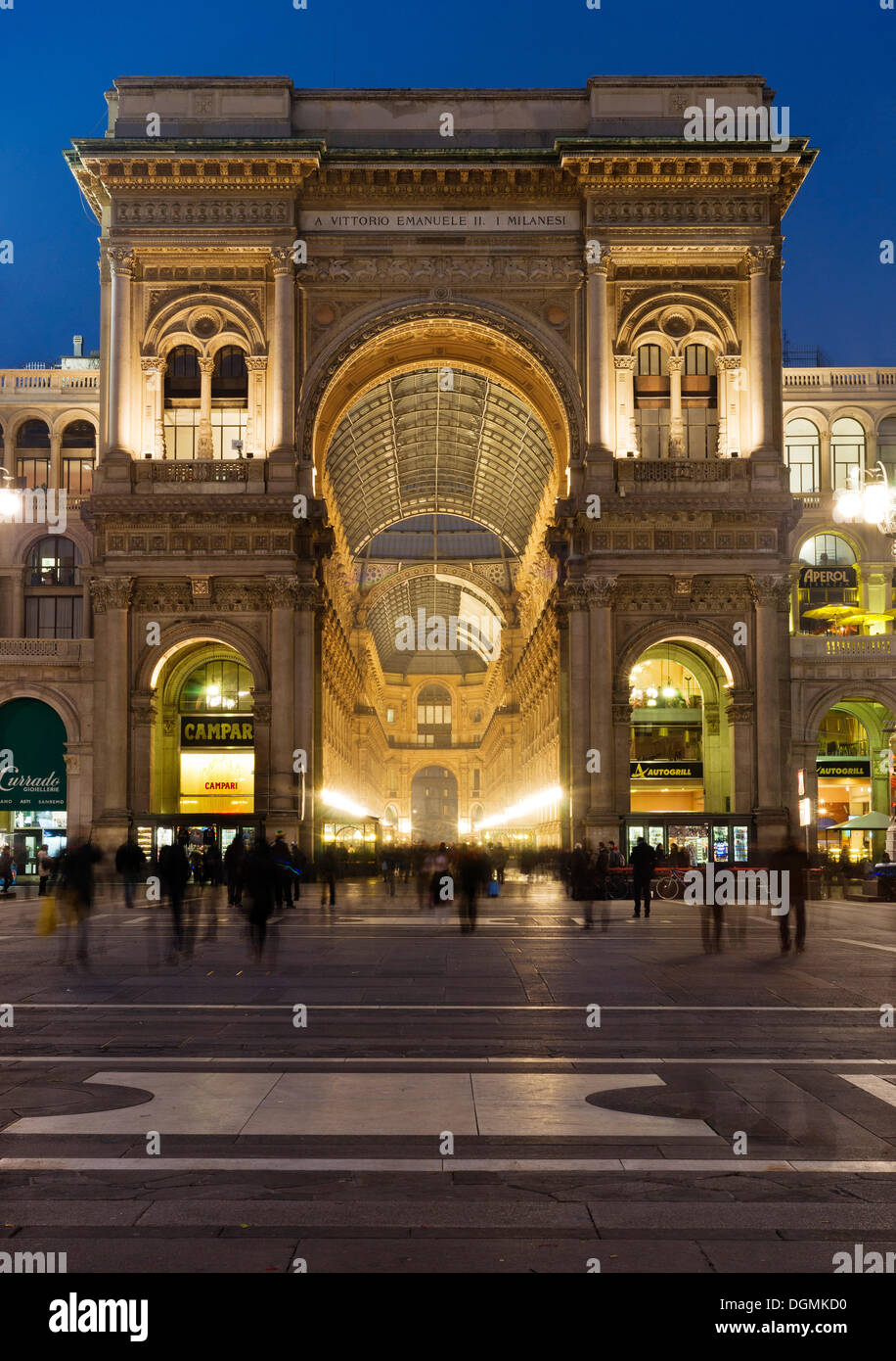 Cupola di vetro della Galleria Vittorio Emanuele II, inaugurato il 15 settembre 1867, l'architetto Giuseppe Mengoni Foto Stock