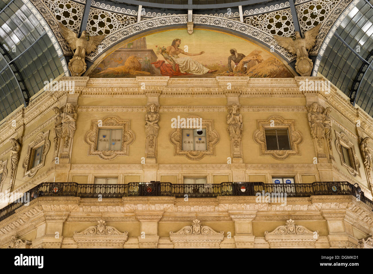 Affresco raffigurante l Africa in una lunetta della cupola della Galleria Vittorio Emanuele II, inaugurato il 15 settembre 1867 Foto Stock