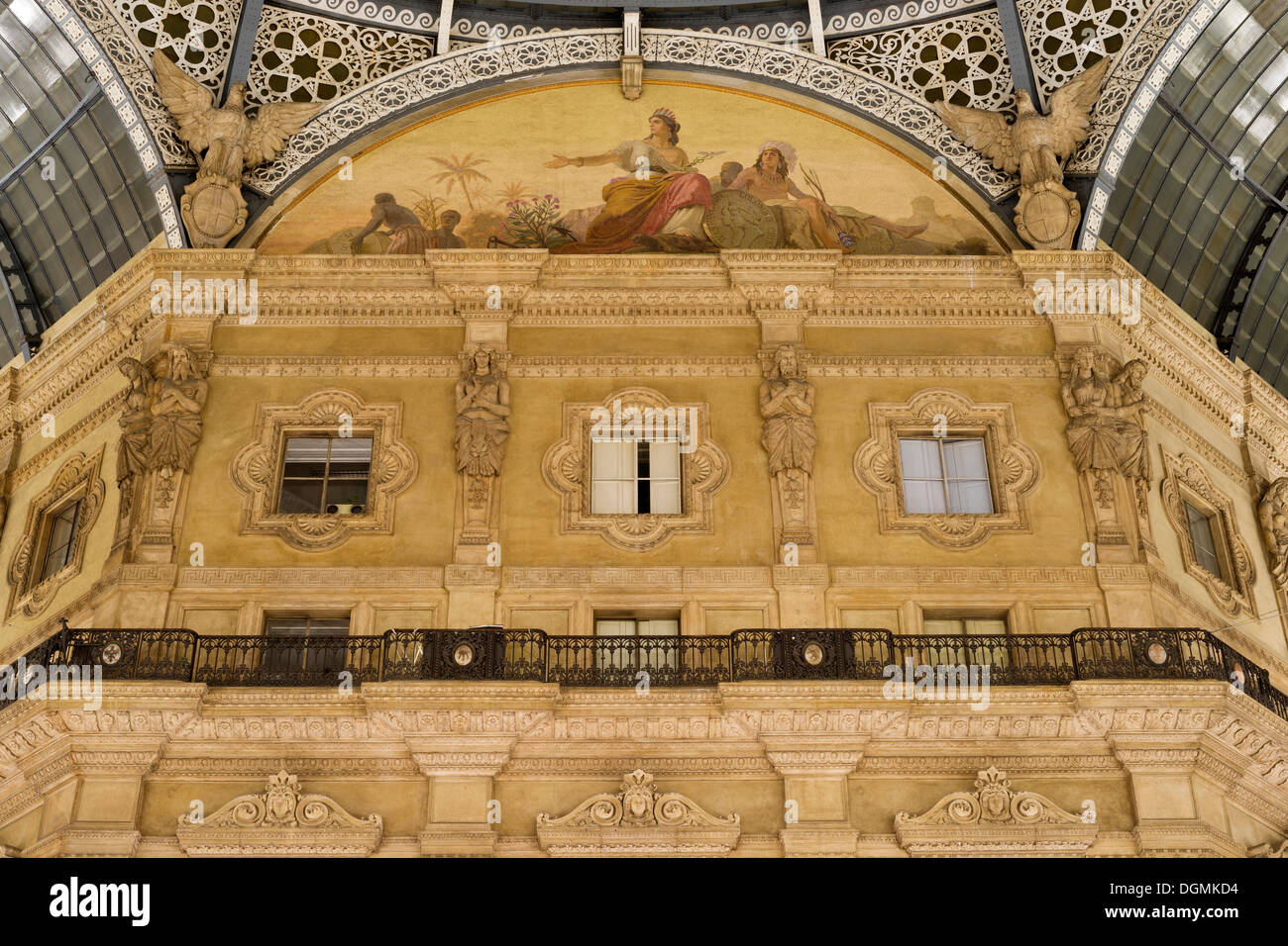 Affresco raffigurante l'America in una lunetta della cupola della Galleria Vittorio Emanuele II, inaugurato il 15 settembre 1867 Foto Stock