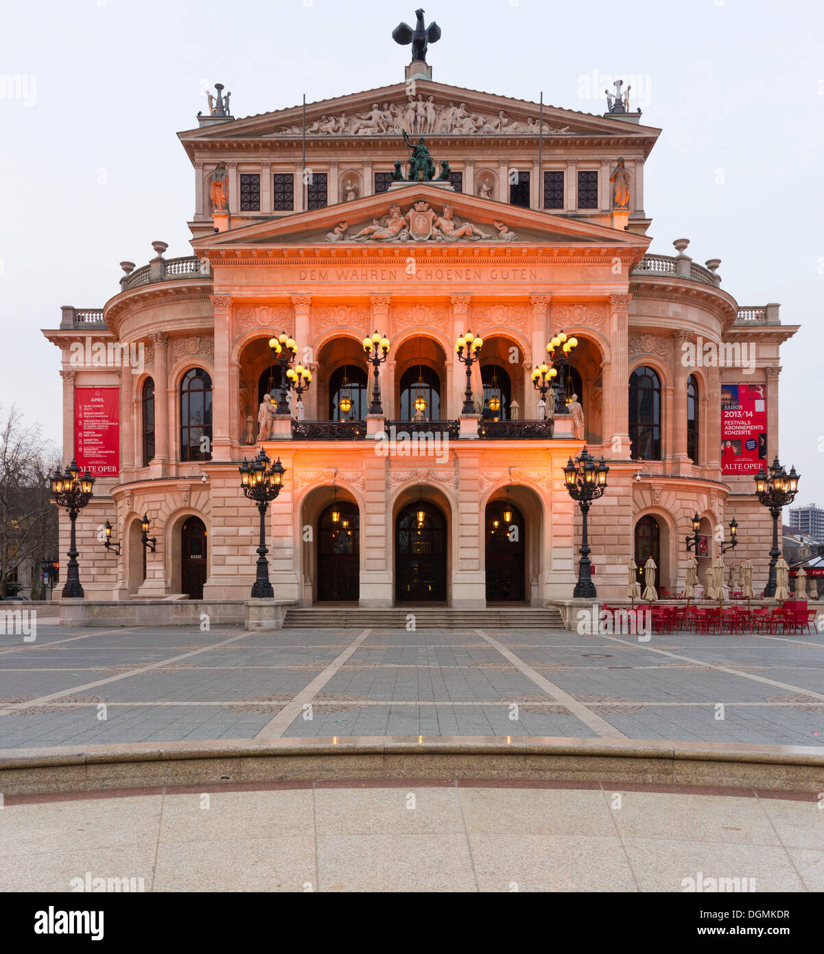 Edificio classico, Alte Oper, la Vecchia Opera, progettato da Richard Lucae, oggi una sala da concerto, Frankfurt am Main, Hesse Foto Stock