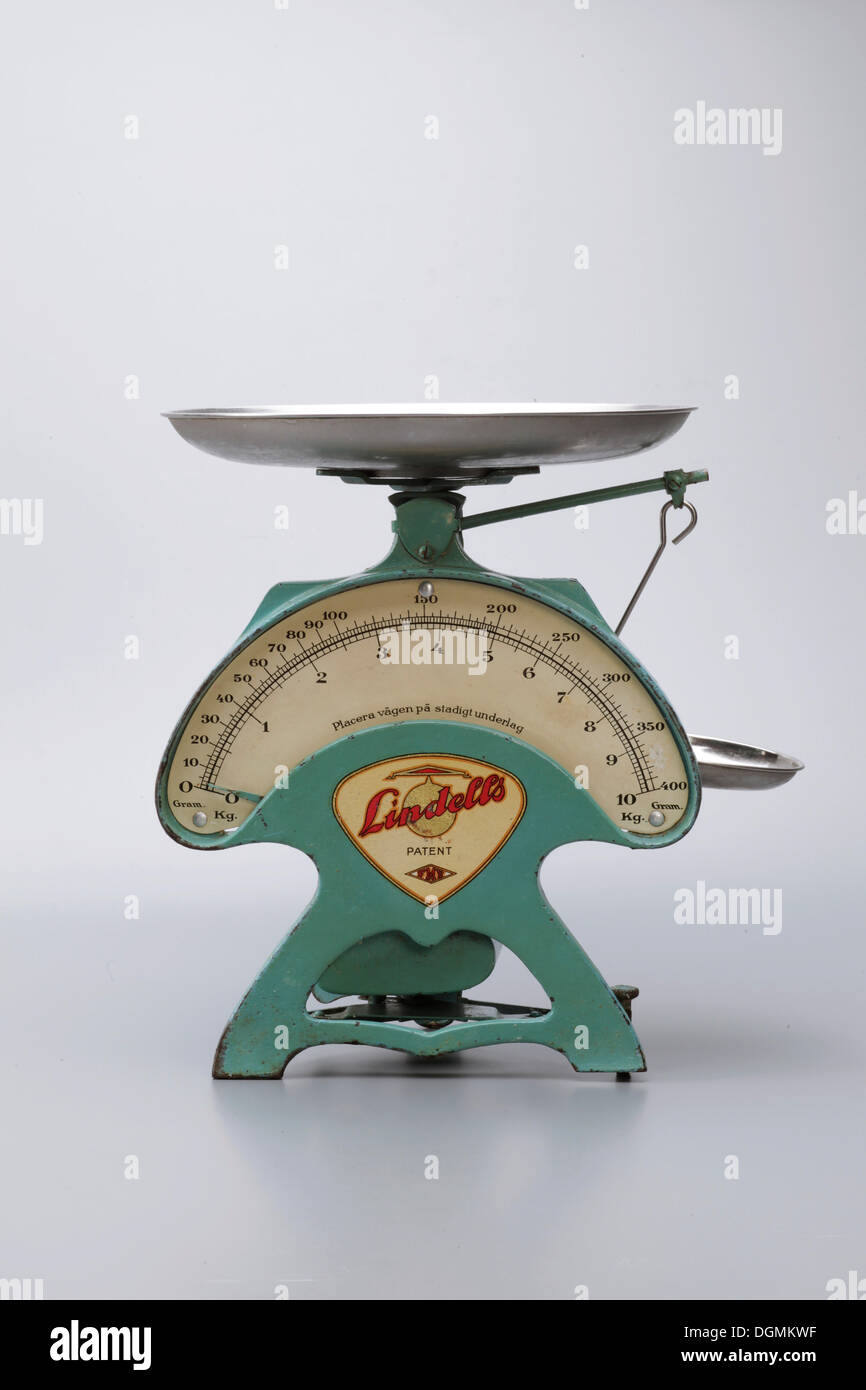 Vecchia meccanica, ferro 10kg bilancia da cucina, 1930s Foto stock